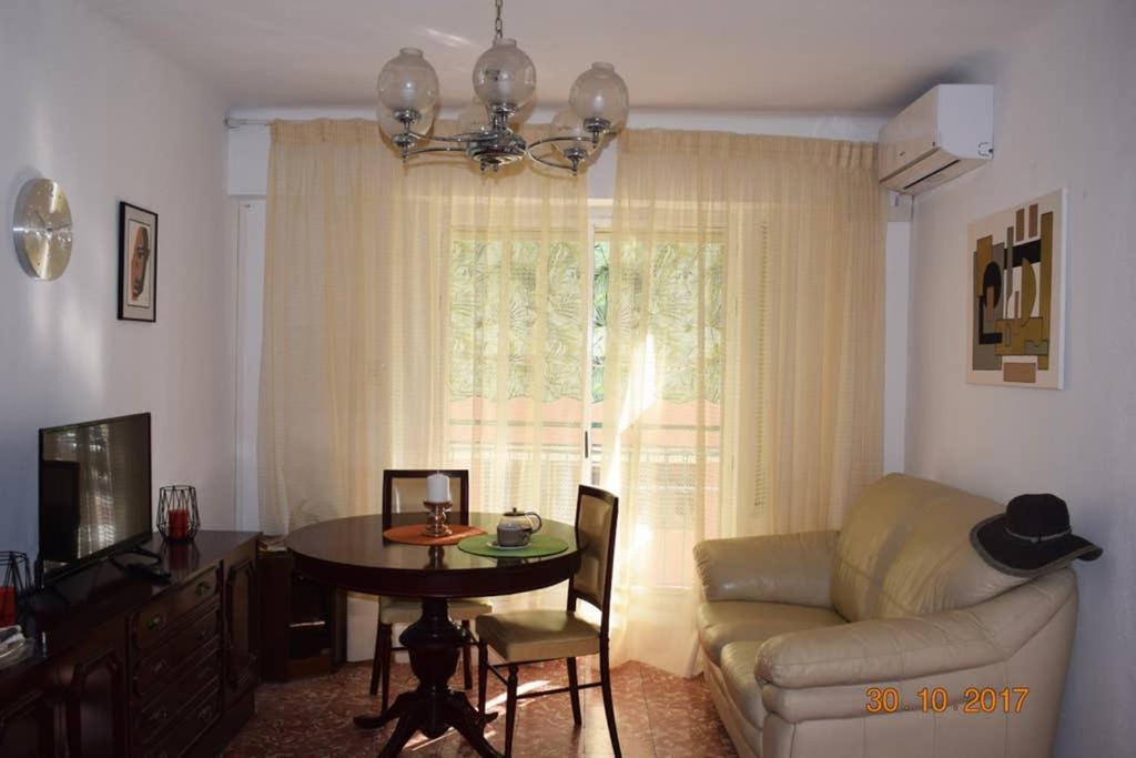 Apartamento En El Centro De Аликанте Екстериор снимка